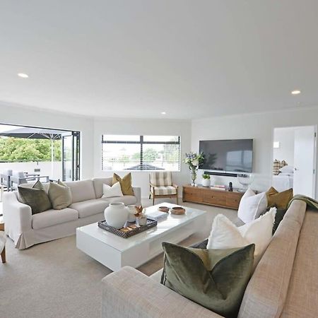 Escape To High End Comforts On Riverton Villa Mount Maunganui Esterno foto