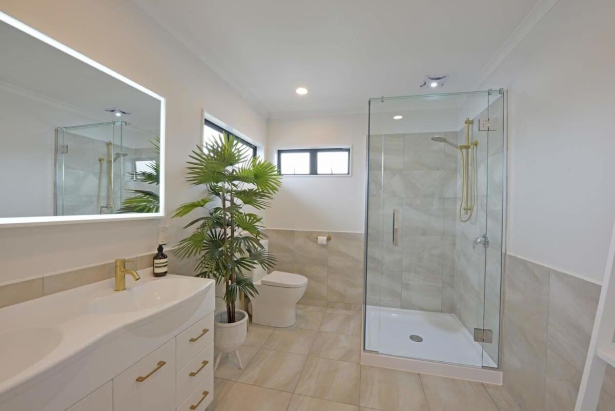 Escape To High End Comforts On Riverton Villa Mount Maunganui Esterno foto