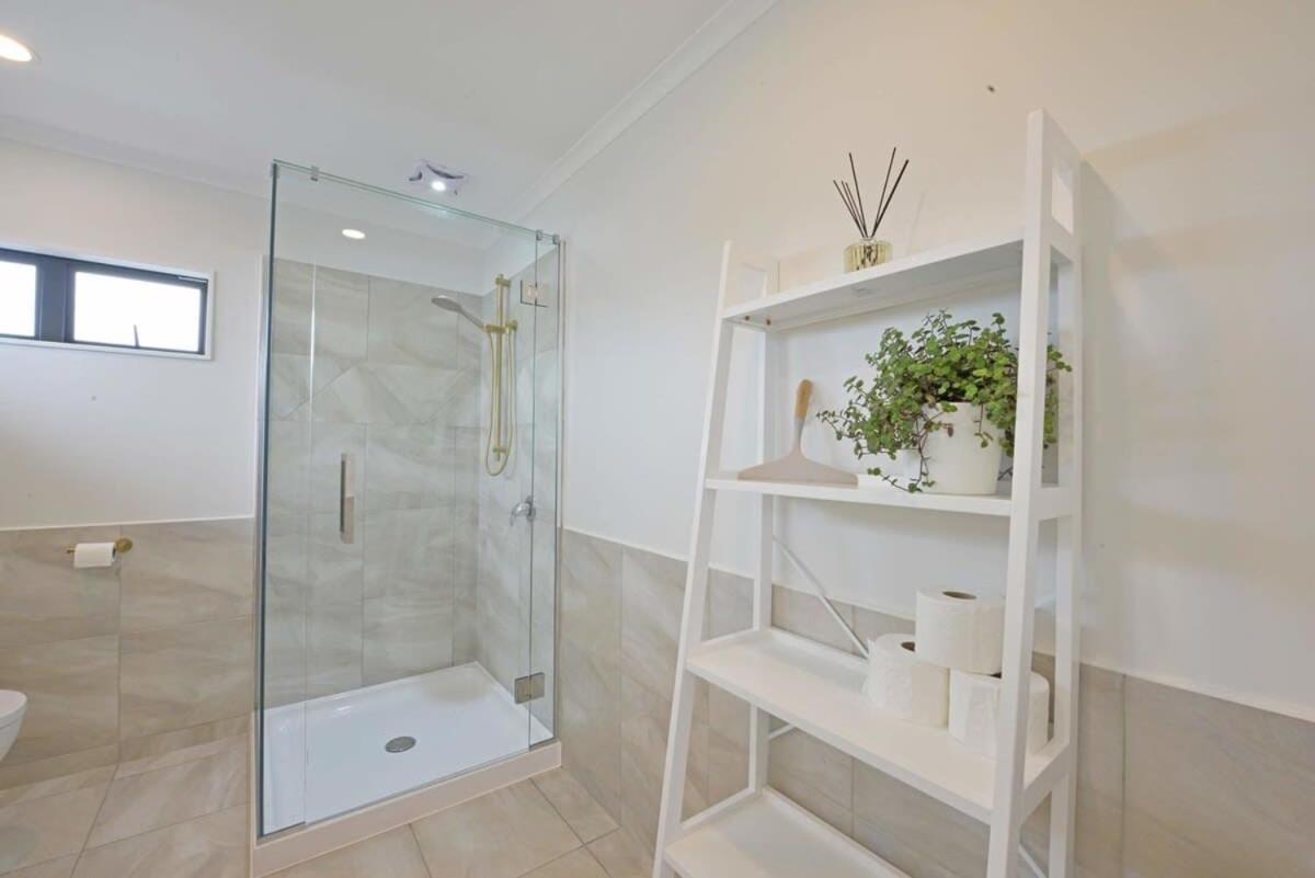Escape To High End Comforts On Riverton Villa Mount Maunganui Esterno foto